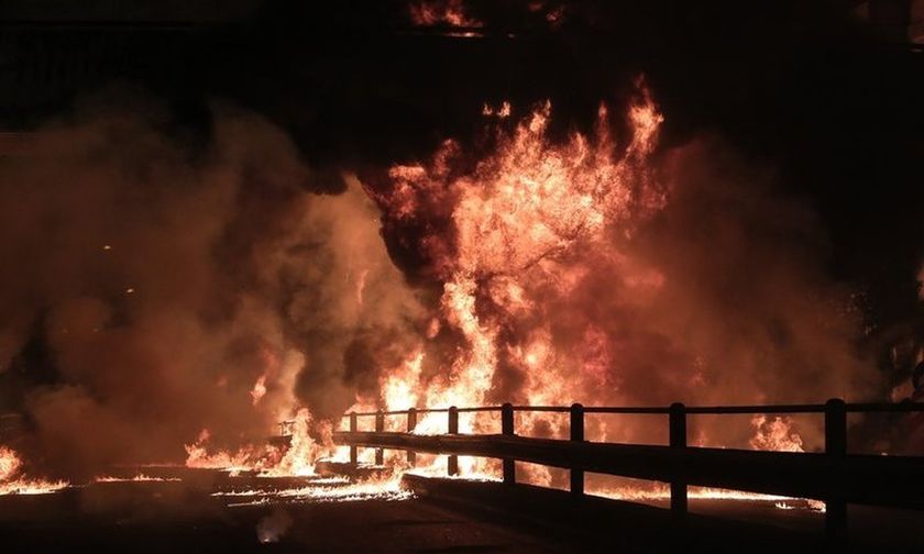 «Εκρηκτική» Ανάσταση στον Ν. Κόσμο -Το γιόρτασαν με μολότοφ (vid-pics)