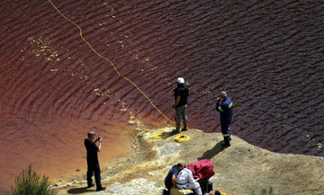 Serial killer: Ανασύρουν τις βαλίτσες από την Κόκκινη Λίμνη -Φόβοι και για άλλα θύματα