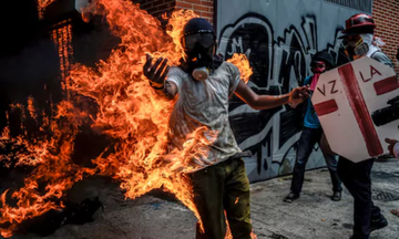 Χάος στη Βενεζουέλα: Νέο κάλεσμα Γκουαϊδό για εξέγερση (Videos)