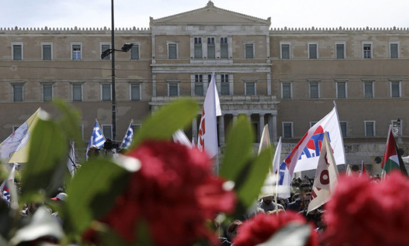 Σε εξέλιξη συλλαλητήρια και πορείες της Πρωτομαγιάς: Κλειστοί δρόμοι στο κέντρο της Αθήνας