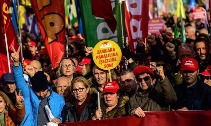 Τουρκία: Πρωτομαγιά με συλλήψεις στην αποκλεισμένη πλατεία Ταξίμ