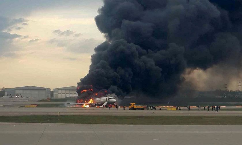 Βίντεο σοκ από την τραγωδία στη Μόσχα: Η πρόσκρουση, το αεροπλάνο γίνεται μπάλα φωτιάς
