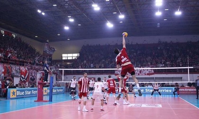 Ολυμπιακός-ΠΑΟΚ: Καυτή ατμόσφαιρα και πανό κατά του Γιώργου Σαββίδη (vid)