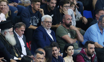 Καραμπέτσος: «Θα τα πούμε ξανά σύντομα στα γήπεδα»