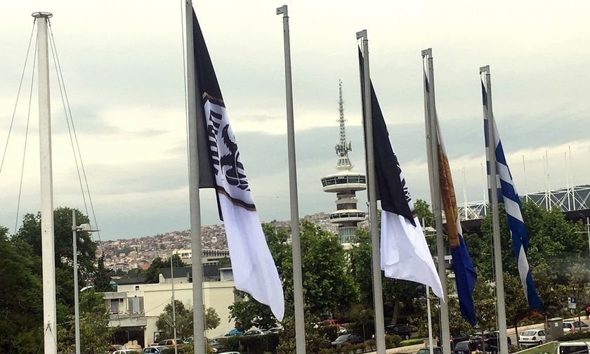 Άγνωστοι κατέβασαν τις σημαίες του ΠΑΟΚ από το Δημαρχείο Θεσσαλονίκης (pic) 
