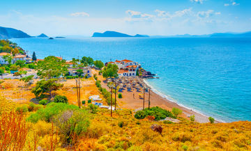Ξετρελάθηκε το Forbes με ελληνική παραλία (pics)