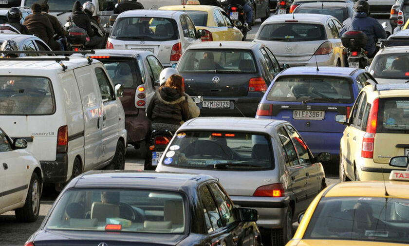 Κυκλοφοριακό χάος και ακινητοποιημένα τα αυτοκίνητα στη Συγγρού