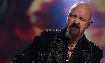 O τραγουδιστής των Judas Priest κλώτσησε το κινητό θεατή (vid)
