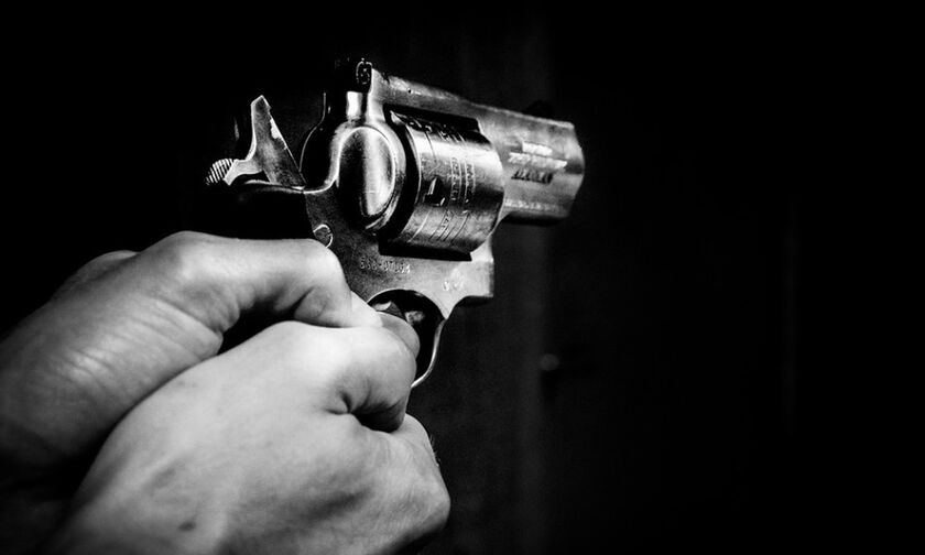 Συναγερμός στη Γλυφάδα - Νεκρός από πυροβολισμούς 