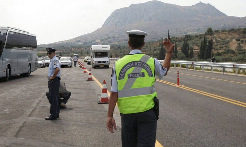 Η τροχαία ανακοίνωσε έκτακτα μέτρα για τους εκδρομείς του Αγίου Πνεύματος