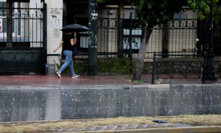 Καιρός: Έντονες βροχές και καταιγίδες αυτή την ώρα στην Άττικη - Που έπεσε χαλάζι