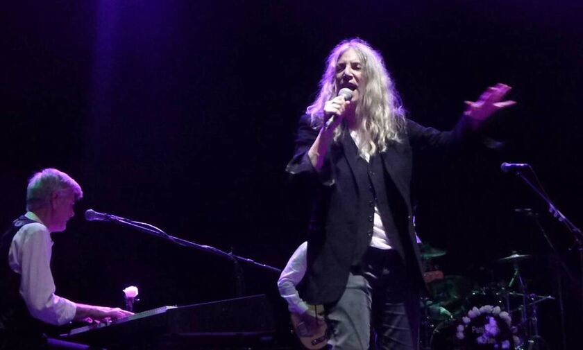 Όταν η Patti Smith  έσπαγε κιθάρες στην Αθήνα (vid)