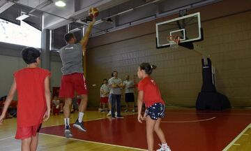 Oλυμπιακός: Ο Μπόγρης στο Summer Camp (pics)