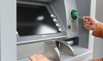 Τράπεζες: Από σήμερα αλλαγές στις χρεώσεις αναλήψεων μετρητών από ATM - Τι ισχύει για κάθε Τράπεζα