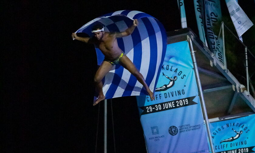 Μαγευτικό σόου, μοναδικό θέαμα  στο 4ο «Agios Nikolaos Cliff Diving 2019» (pics & vids)