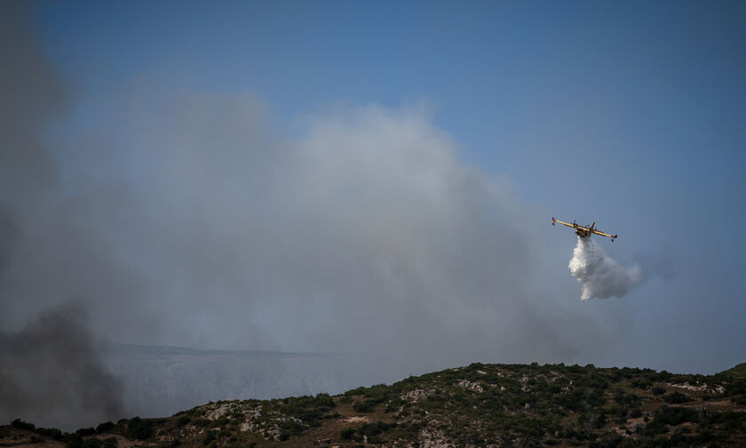  Συνεχίζεται η μάχη με τις φλόγες στην Εύβοια