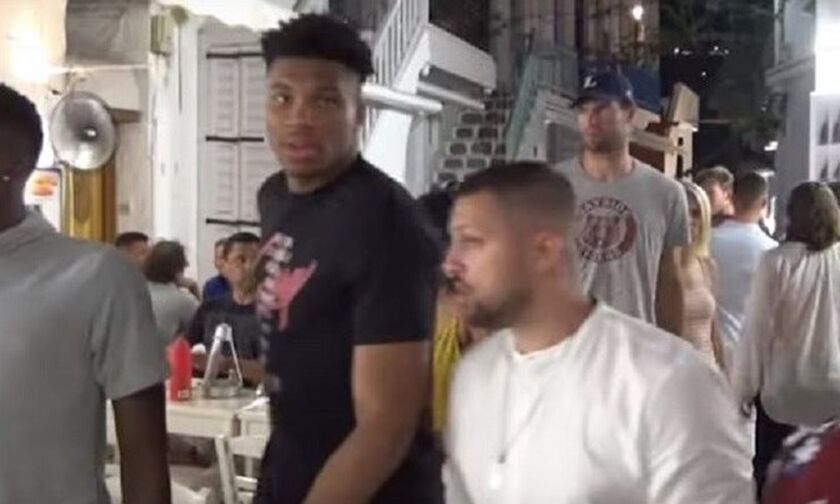 Μύκονος: Δεν το πίστευε νεαρός τουρίστας που συνάντησε τον Αντετοκούνμπο (vid)