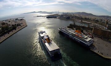 Χαμός στο λιμάνι του Πειραιά - Μποτιλιάρισμα