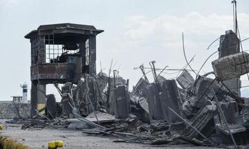 Ο σεισμός κατέστρεψε βιομηχανικό μνημείο στον Πειραιά (pics)