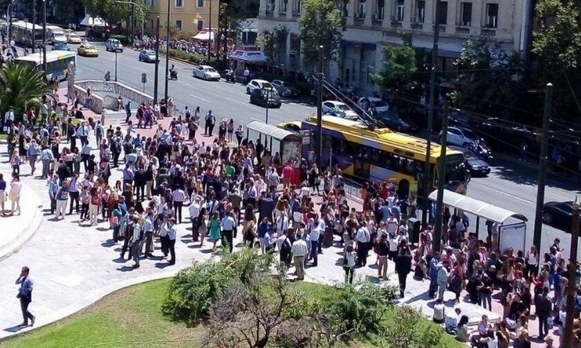  Σεισμός στην Αθήνα: Τέσσερις οι τραυματίες (vid)