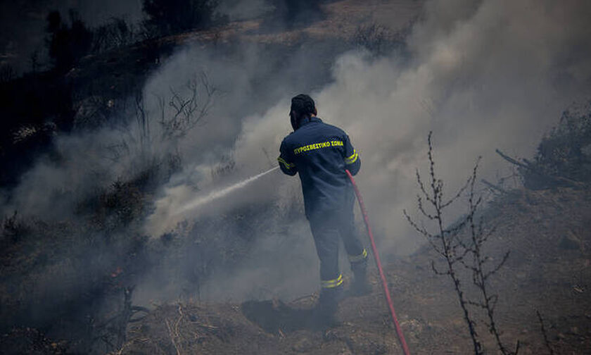 Πυρκαγιά σε κατοικημένη περιοχή στα Μέγαρα