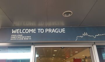 Έφτασε στην Πράγα ο Ολυμπιακός (vids)
