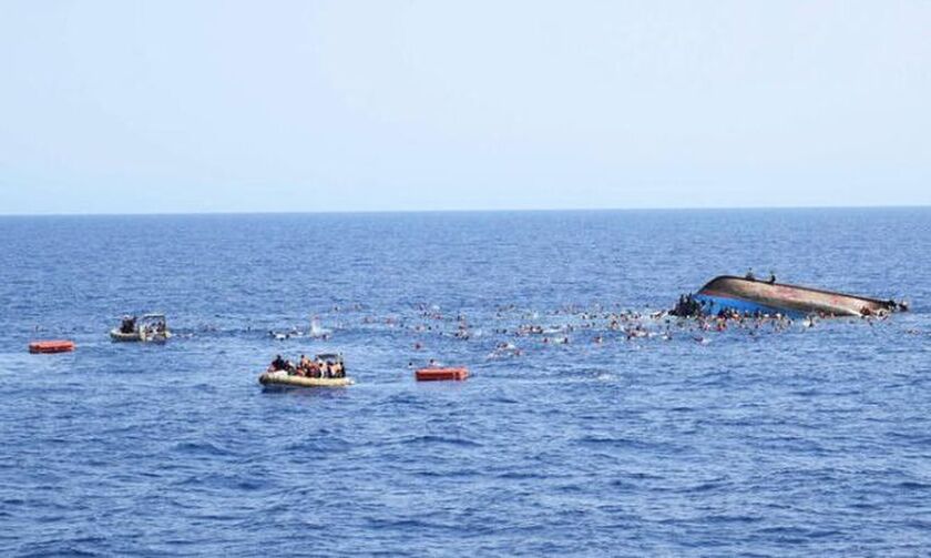 Φόβοι για το χειρότερο φετινό ναυάγιο-δεκάδες αγνοούμενοι μετανάστες στη Μεσόγειο(vid)