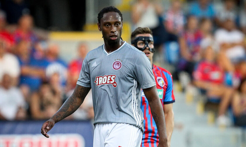 Διαφήμιση του Ολυμπιακός-Βικτόρια με Σεμέδο