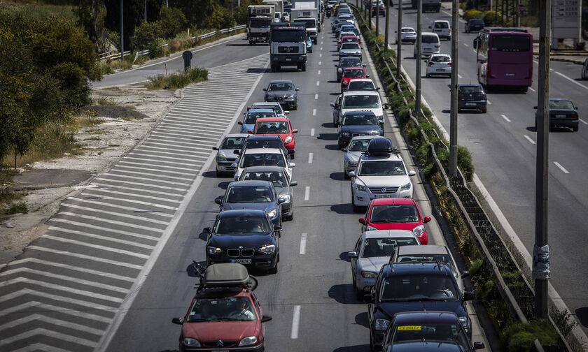 Ουρές χιλιομέτρων και ακινητοποιημένα οχήματα στην Αθηνών - Κορίνθου! (pics)