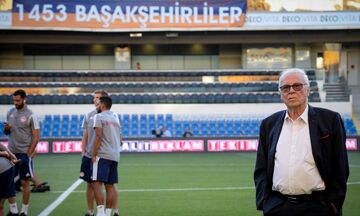 Τουρκική πρόκληση με πανό που αναγράφει 1453