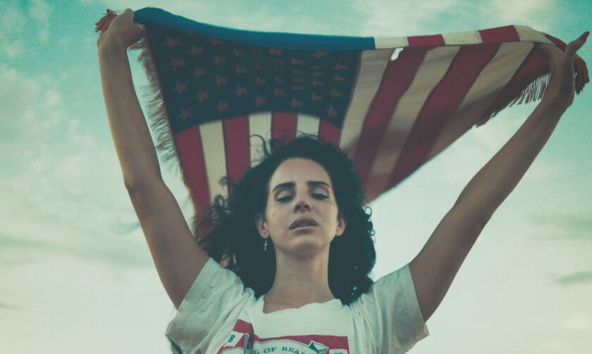 Looking For America: Το τραγούδι της Lana Del Rey για τις ένοπλες επιθέσεις στις ΗΠΑ