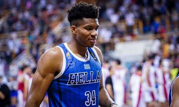 H FIBA υποδέχτηκε την Εθνική στη Κίνα με αφίσα Αντετοκούνμπο (pic)