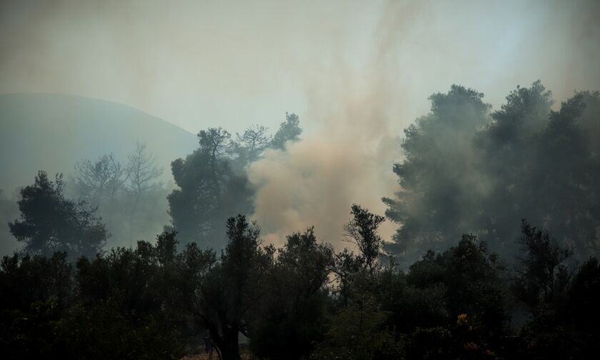 Ανεξέλεγκτη η φωτιά στα Κύθηρα