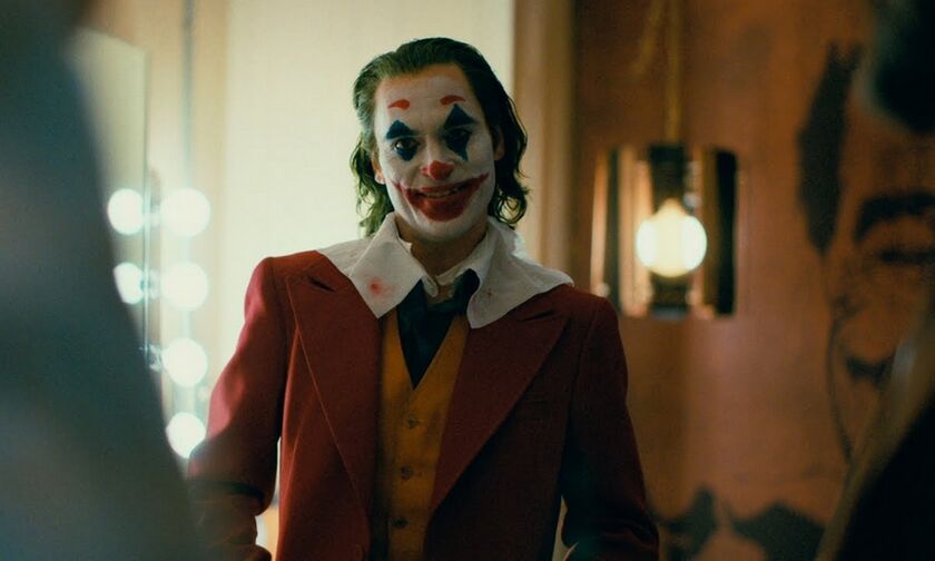 Ο Χοακίν Φίνιξ τα χάνει στο νέο τρέιλερ του «Joker»