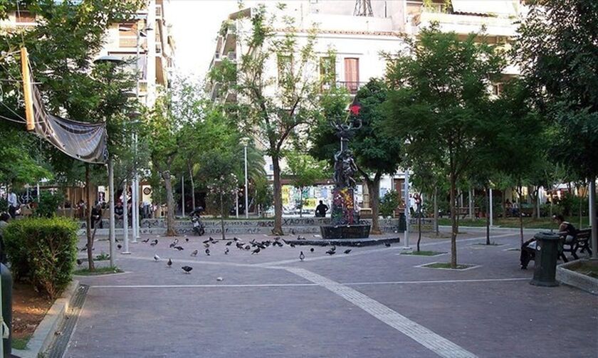 Προσαγωγές και συλλήψεις της ΕΛΑΣ στα Εξάρχεια για διακίνηση ναρκωτικών