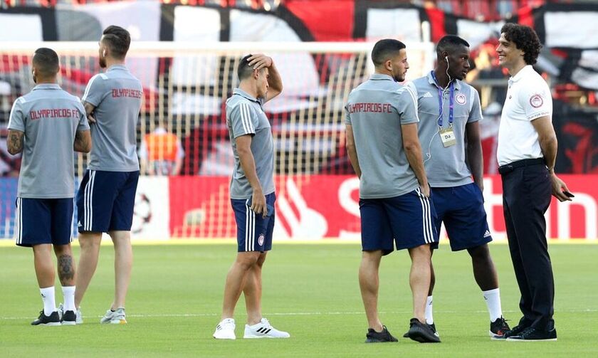 Η είσοδος Ολυμπιακού και Τότεναμ στο «Γ. Καραϊσκάκης» (vid)