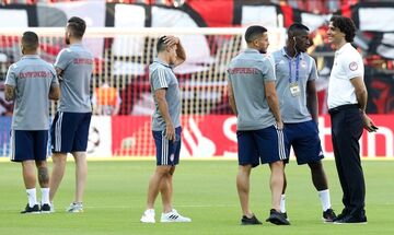 Η είσοδος Ολυμπιακού και Τότεναμ στο «Γ. Καραϊσκάκης» (vid)