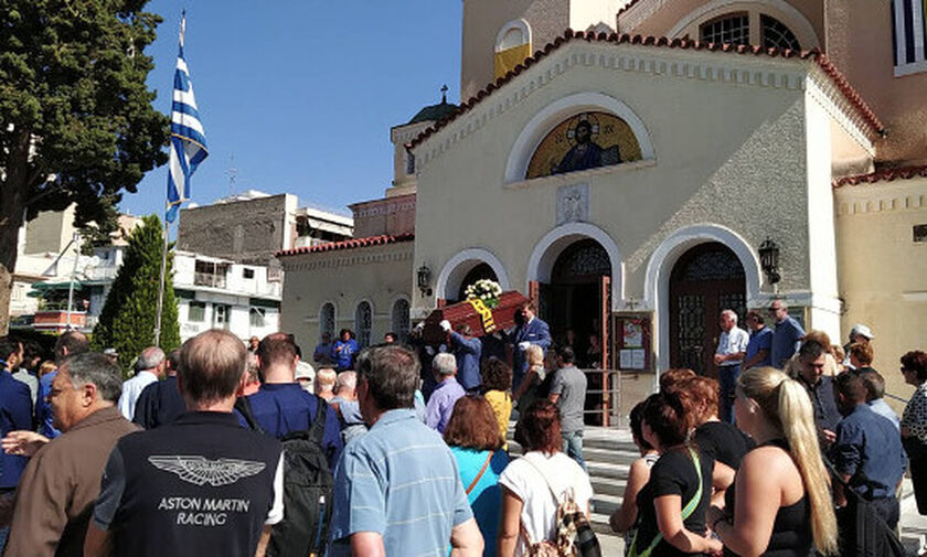 Με το κασκόλ του Άρη κηδεύτηκε ο άτυχος φίλαθλος στην Καλαμαριά - Η αποκάλυψη φίλου του (vids)