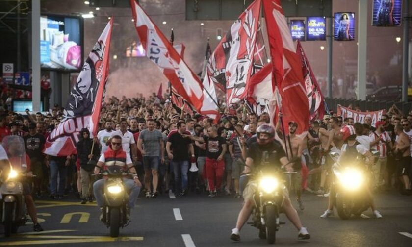 «Ερυθρόλευκο» ποτάμι στο Βελιγράδι (vids)