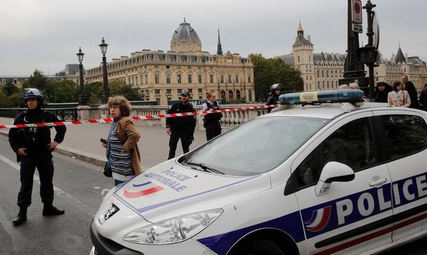 Επίθεση με μαχαίρι στο αρχηγείο της αστυνομίας στο Παρίσι - Πληροφορίες για τέσσερις νεκρούς (pic)