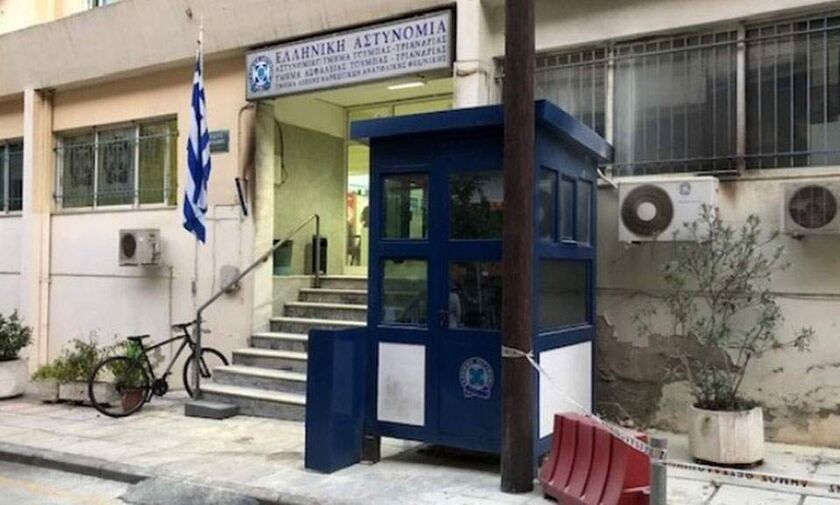 Θεσσαλονίκη: Επίθεση με μολότοφ στο αστυνομικό τμήμα Τούμπας (vid)
