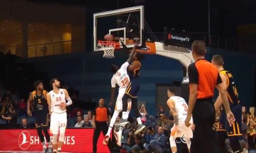 Ρεσιτάλ Έβανς με καρφωματάρα (vid)