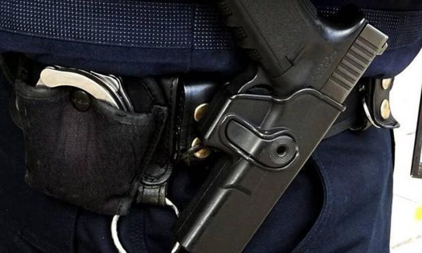 Αστυνομικός πήγε για καφέ στην Ακρόπολη και ξέχασε το όπλο του!