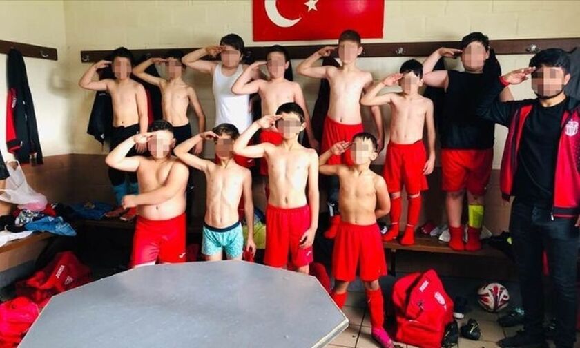 Βέλγιο: Χαιρετούν στρατιωτικά μέχρι και 10χρονοι Τούρκοι ποδοσφαιριστές! (vid)
