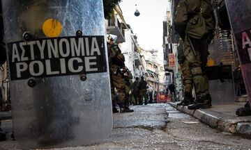 Εξάρχεια: Νέα επιχείρηση της Αστυνομίας για ναρκωτικά (vid)