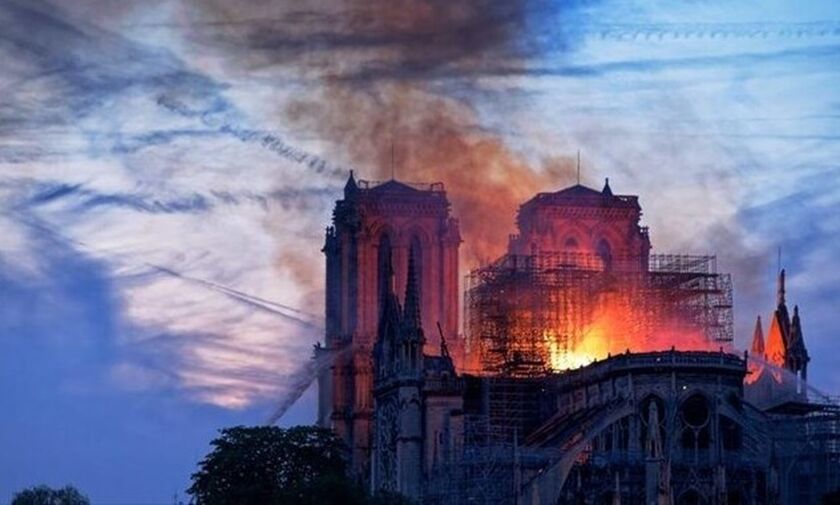 Παναγία των Παρισίων: Η καταστροφική πυρκαγιά γίνεται μίνι σειρά