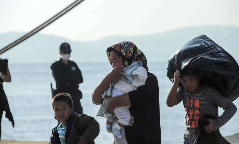 Στον Πειραιά κατέπλευσε το «Νήσος Σάμος» με 57 πρόσφυγες από Λέσβο και Χίο