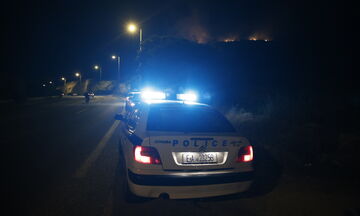 Αρτέμιδα: Ρομά εισέβαλαν με ΙΧ σε κοσμηματοπωλείο (vid)