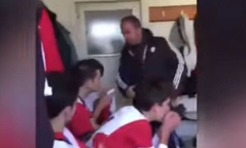 Τουρκία: Προπονητής ρίχνει χαστούκια στους παίκτες για να τους «πωρώσει» (vid)