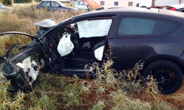 Άργος: Δυο νεκροί όταν αυτοκίνητο έπεσε πάνω σε περιπολικό και κολόνα (vid)